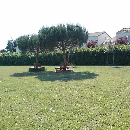 Vaste Maison 23/29 Pers. Piscine Proche Des Plages